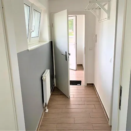 Apartment Voll Moebeliert Mit Balkon Apartment *