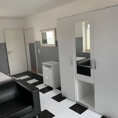 Apartment Voll Moebeliert Mit Balkon Apartment *